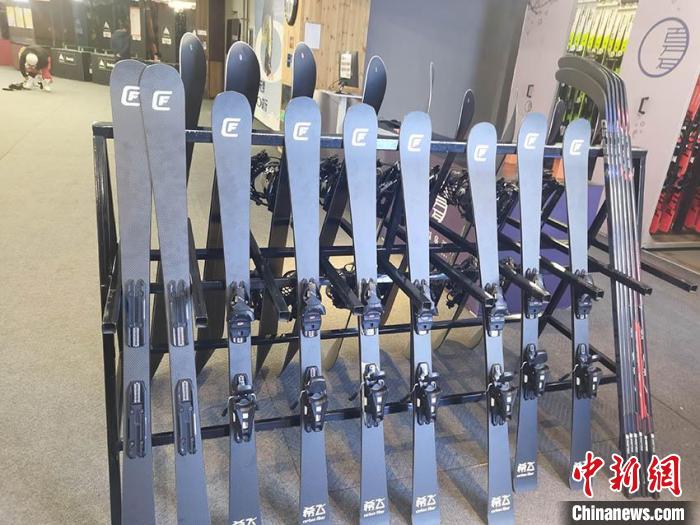 吉林新雪季推出碳纤维滑雪板:重量降约30%、强