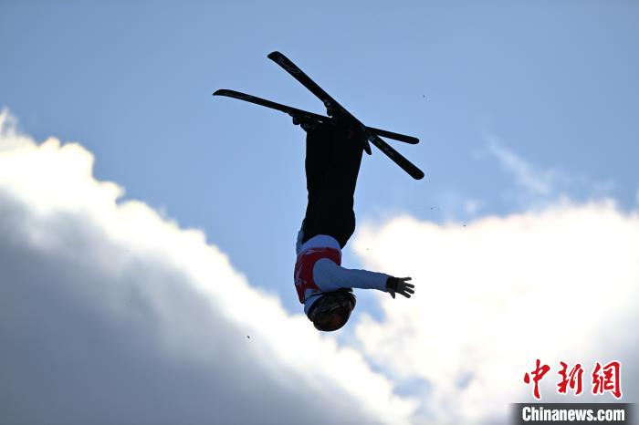 哈尔滨亚冬会名场面：泪与笑交织的冰雪盛宴