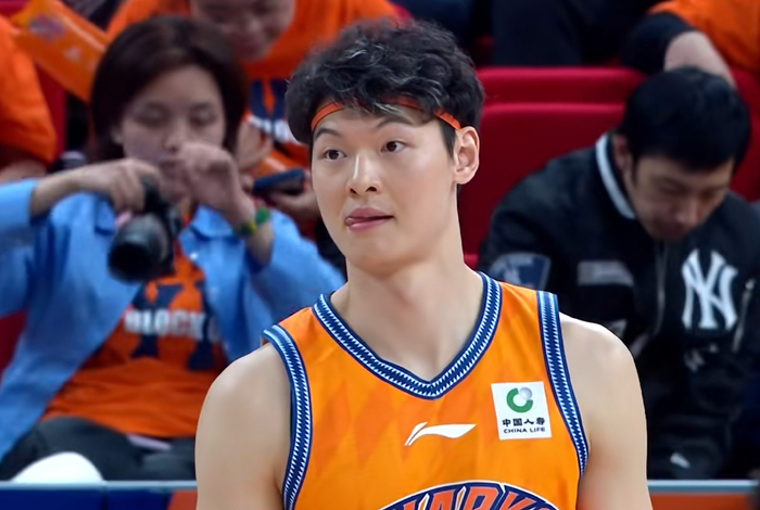 上海队豪取八连胜登顶积分榜 夺冠悬念渐小