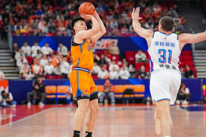 上海久事男篮力克天津队 十五连胜逼近十六连胜