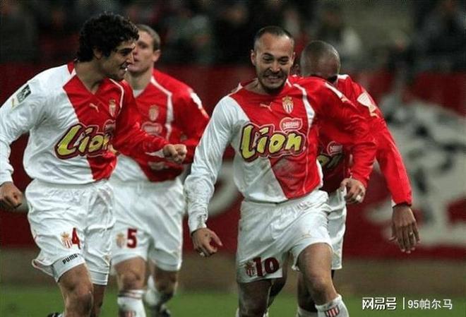 乌拉圭神锋切万顿：从意甲神射手到退役归乡的