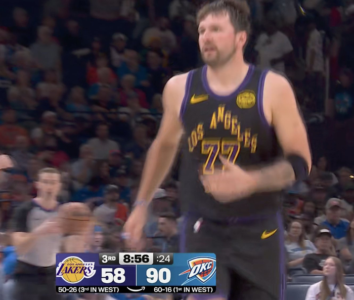 东契奇遭遇雷霆严防失误频发难破僵局