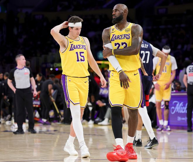 詹姆斯三双率队大胜奇才